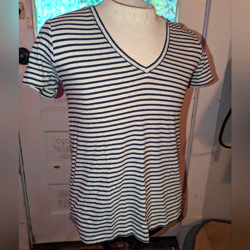 Lucky Brand v neck Small NWT
